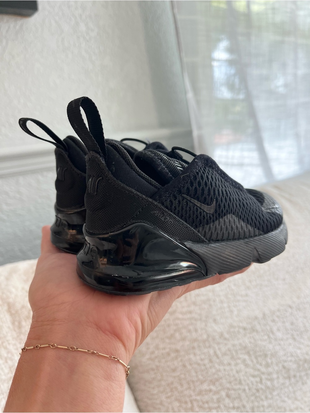 Nike 270’s Air Max Kids All-Black Sneakers size 7c